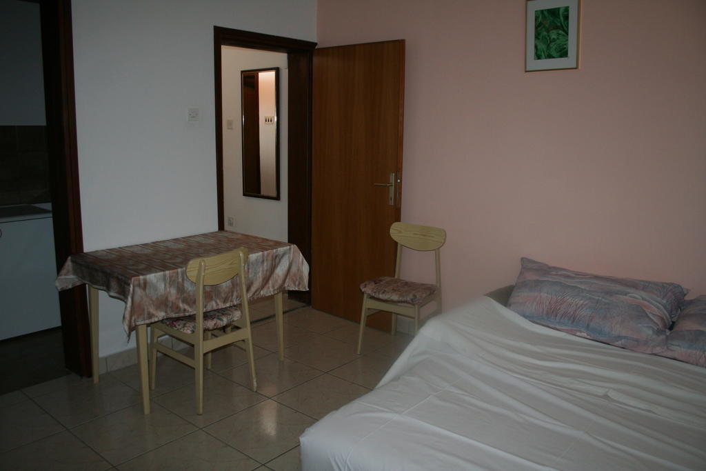Apartments Santa Barbara Biograd Na Moru Δωμάτιο φωτογραφία