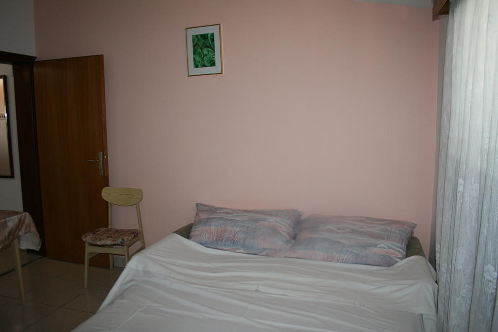 Apartments Santa Barbara Biograd Na Moru Δωμάτιο φωτογραφία
